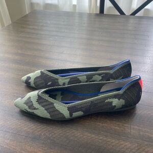 NEW Rothy’s Olive Camo Points sz 9.5